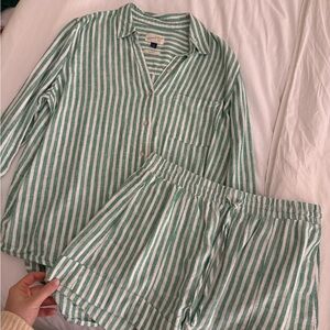 Green Striped Universal Thread Set